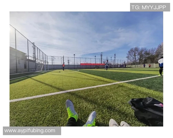 深入解析足球基本规则助你成为球场高手的必备指南 深入解析足球基本规则助你成为球场高手的必备指南